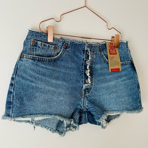 New Levi’s 501 light wash jean denim mid rise cutoffs raw hem short - Picture 8 of 8